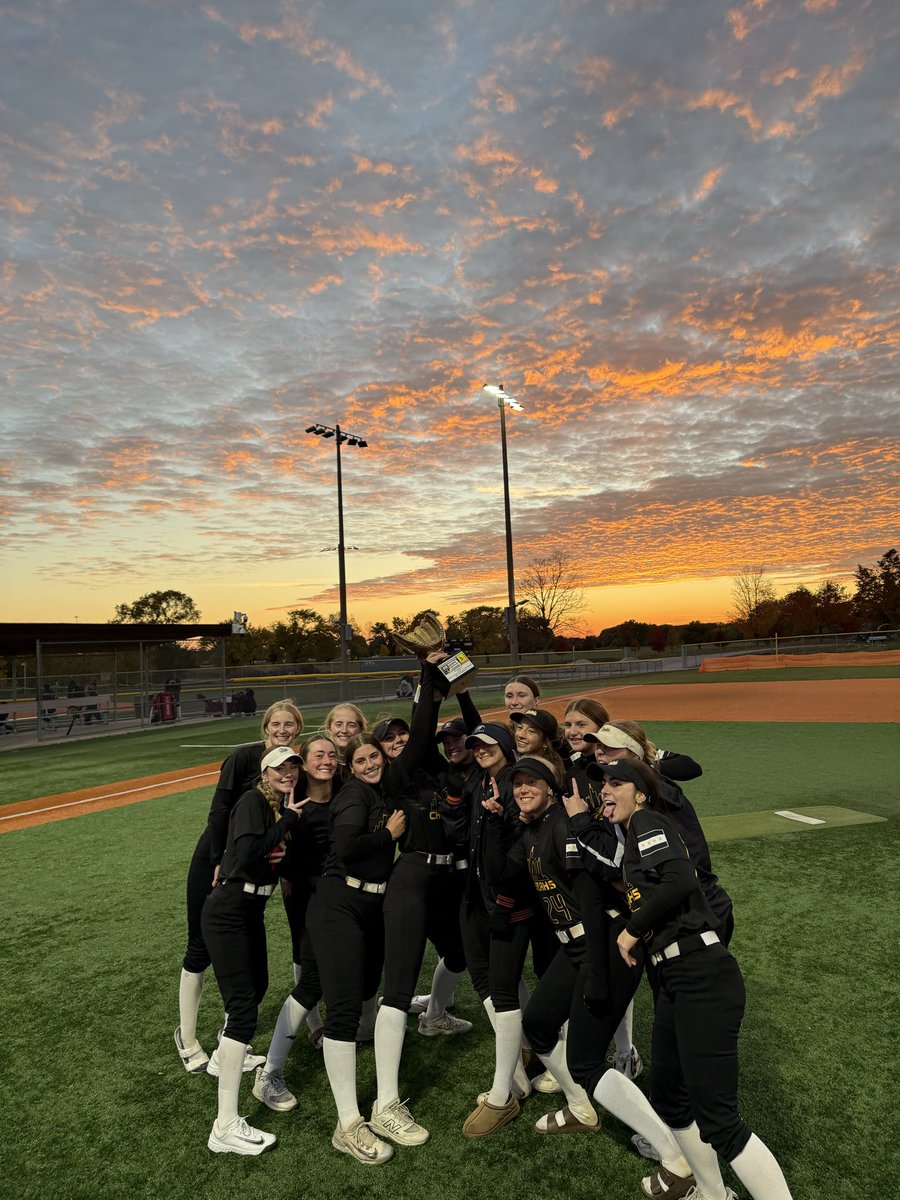 The sun set behind a 6-0 weekend at the Building Strong Women Leaders showcase! BSWL champs! 
<a href="/ChiCheetahsOrg/">Chicago Cheetahs Org</a> <a href="/BoDomeBville/">Bo Dome Bensenville</a> <a href="/BSWL_Tourney/">Greg Blahnik</a>