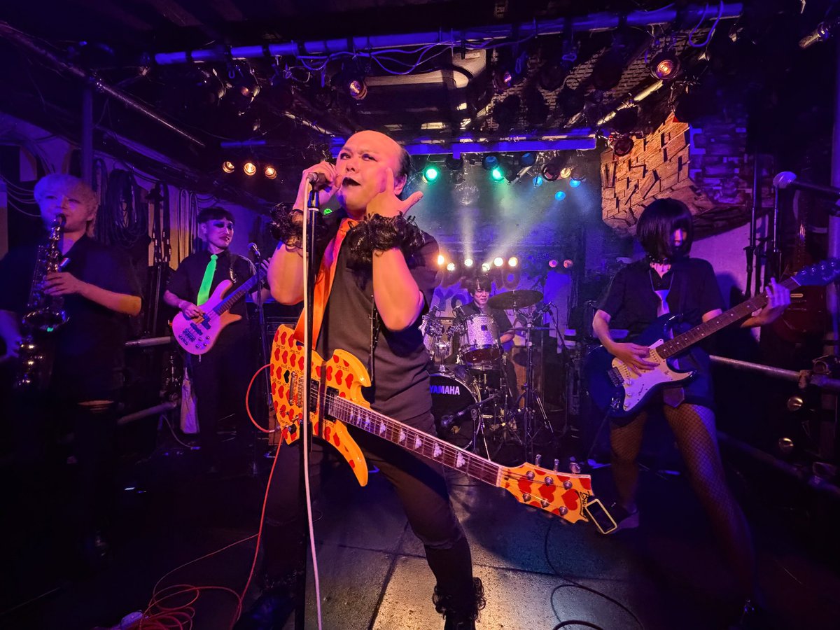 yyt_s03's tweet image. アメトーーク！
『バンドやってる芸人』のご縁から
今夜は夢のようなライブがありました🌈
3バンドともかっこよすぎて、痺れました🤟🏼
アメトーークフェス、実現してほしいーー‼️
出演者の皆さま、最高の夜をありがとうございました🤘🏼
#ザ・アーリーヌードルズ
#鶯谷フィルハーモニー
#ONAiR