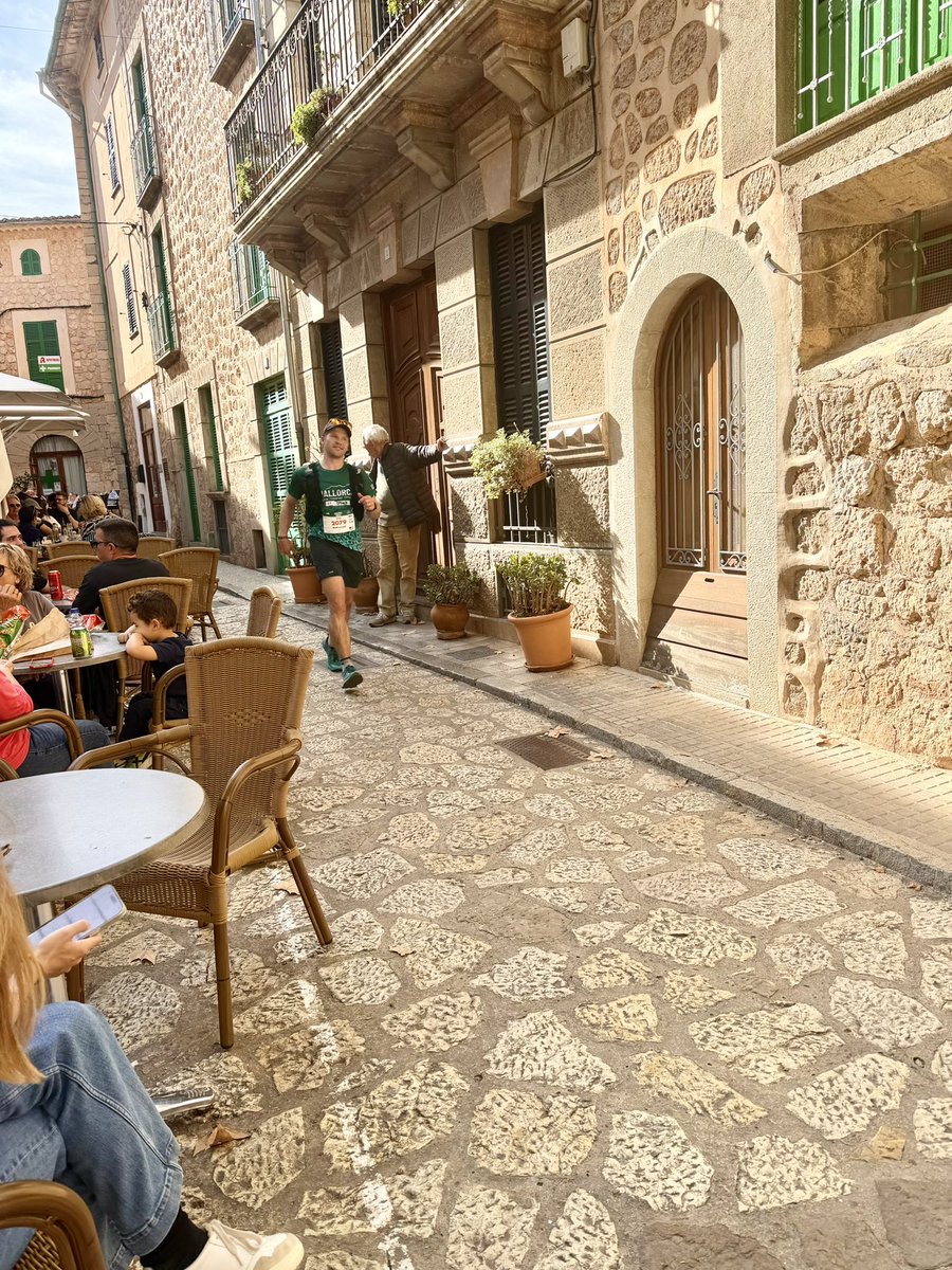 The mountain race passing through Fornalutx is always a blast☺️A great atmosphere &amp; the place to be as everyone cheered on the runners -56Km &amp; more 😳 🏃‍♀️🏃🏻‍♂️Lucky to get a seat in lovely Paca’s bar too ☺️☀️Happy week ahead all.