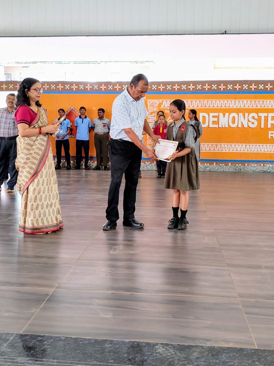 PMShriDMS64BBSR's tweet image. Congratulations to M. Meenachi (Class VA) for winning a Certificate &amp;amp; Trophy in Dance at Mahatma Gandhi Neeti Adarsha Prachar Prasar Karjyakrama-2025
#RIEBhubaneswar #PMShriDMSBBSR
#ProudMoment
#DanceChampion