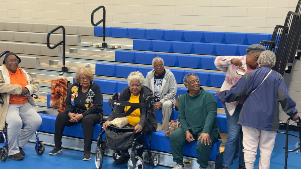 montgcitypandr's tweet image. Last week, the seniors at the Sheridan Heights Community Center, 3501 Faro Dr., had a get-together for breast cancer awareness. There was some great conversation, some dance lessons, good food, and plenty of information to go around.

#ourmgm #funinmgm #SeniorSupport