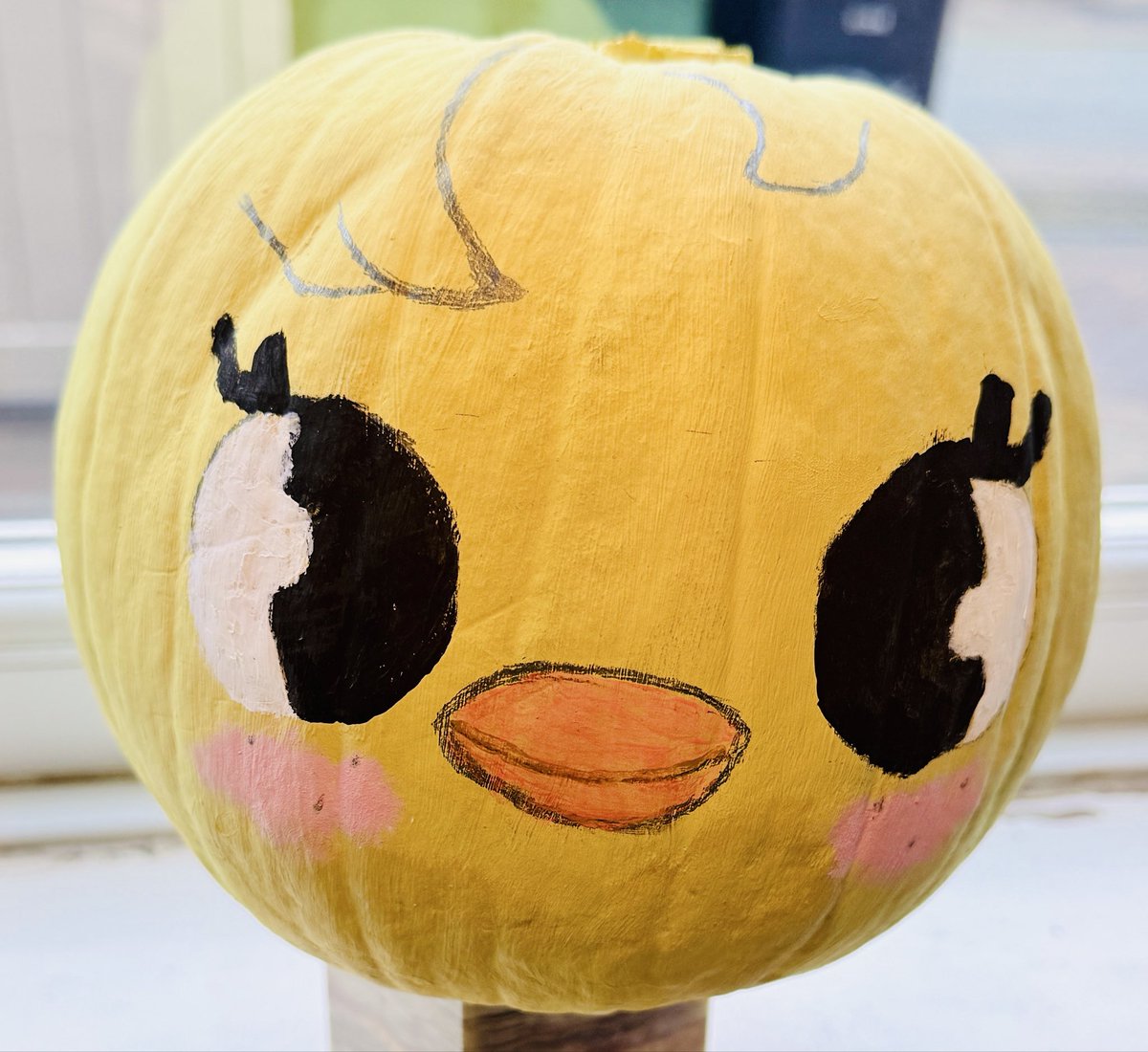 Flint62's tweet photo. @Stray_Kids my Felix obsessed 12 year old daughter turned her Halloween pumpkin into BbokAri.  

She says I hope you like it. https://t.co/h2g8SFCCOt
