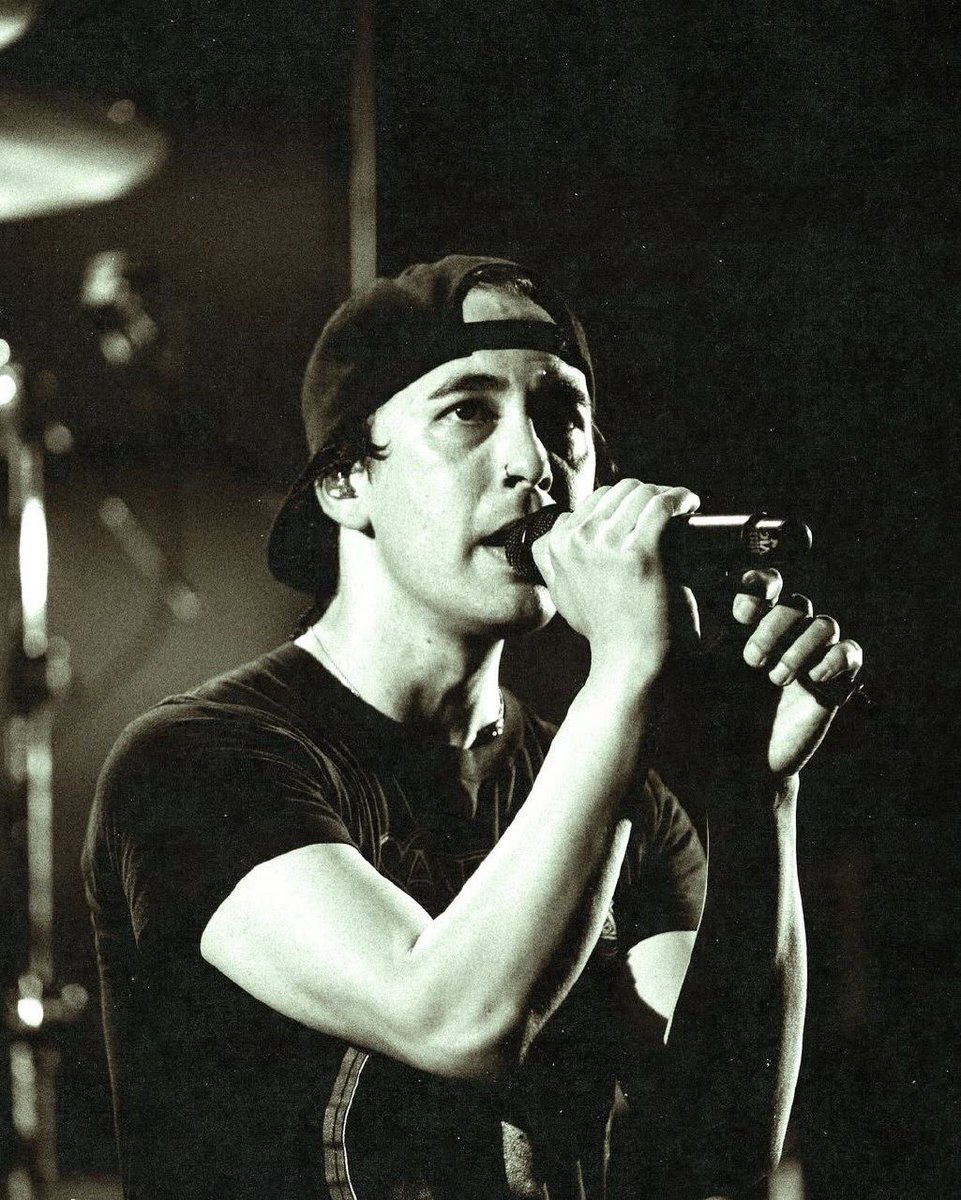 angelicstin's tweet photo. TOP DILFS OF THE YEAR

1. Vic Fuentes https://t.co/yBtVQYc5lv