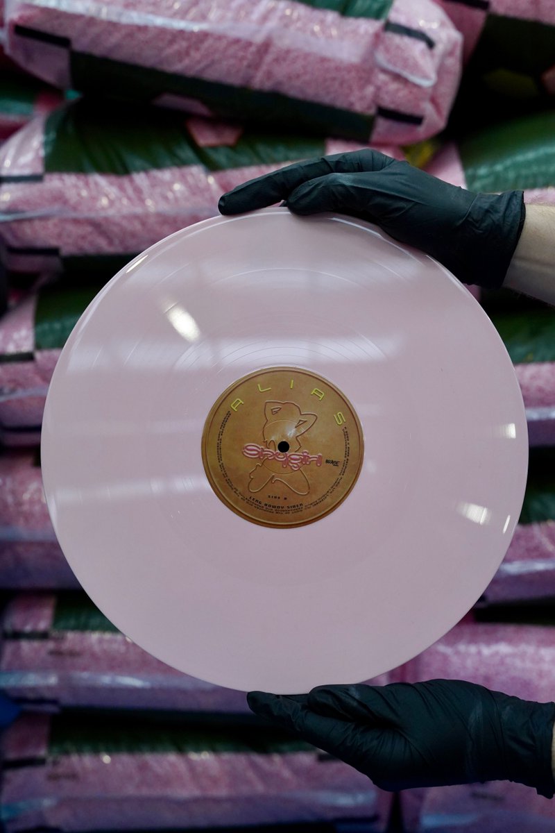 pressonvinyl's tweet photo. ๐ Opaque Light Pink (220) for Shy Girl ๐โจ
@0800shygirl
#VinylPressing #PressOnVinyl #ColouredVinyl #VinylCommunity #ShyGirl #NowPressing https://t.co/Sn92o5fViA