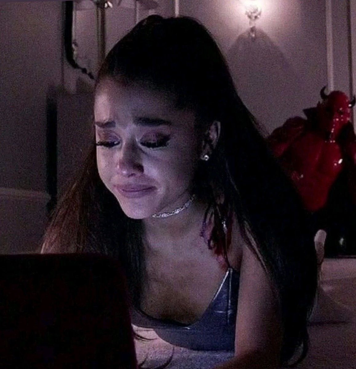___4ylen's tweet photo. Yo mirando el video por los 5 años 
#nadiedicenada https://t.co/NPZVNOfmm3