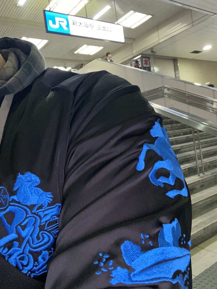 paryyan26's tweet photo. 地元着

朝ワクワクして出発したのに
時間経つの早い

翔生くんはさすがに
今日は泊まりかな？笑

明日からまた過酷な労働
このまま店直行で
明日のらんち準備涙

一緒に行った相方、
ステッカートレしてくれた方々
本日1日ありがとうございました🙇🏻‍♂️

#チンチロ #四兄弟 
#さいたまスーパーアリーナ https://t.co/T4QFoNHS9z