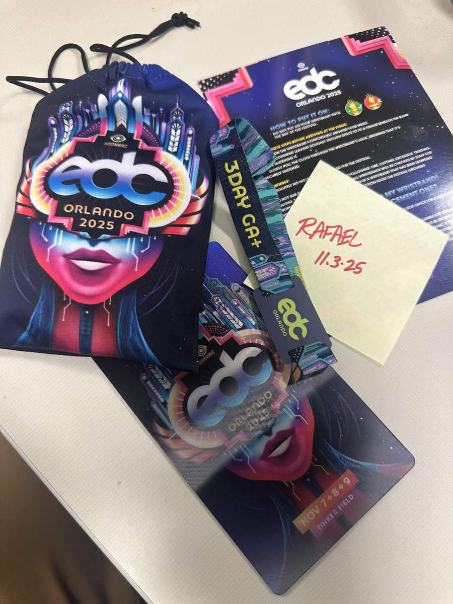 CL1NKS's tweet photo. For sale: one 3-Day GA+ (Bright Owl) + 3D Collectible Magnet. Located in South Carolina.  Can meet or ship overnight.  DM me #edcorlando #edc https://t.co/SeNcVIJbl7