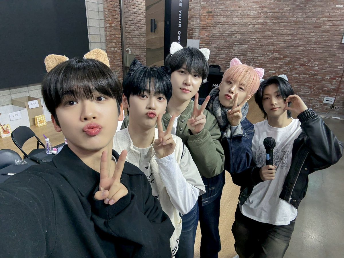 Junchacco01's tweet photo. 대현이랑 석화짱 머리색이랑 짱잘어림 ㅠㅠ 5개 다 샀어 다행이다 https://t.co/KtC15SmC3X
