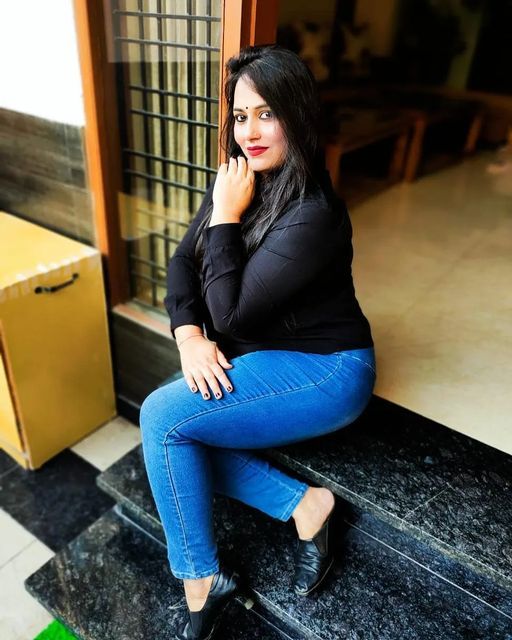 UrbanKingX89's tweet photo. तेरी यादों की खुशबू से महकता है दिल,
तेरी हँसी की गूंज से जगता है दिल,
तू पास ना भी हो तो एहसास रहता है,
तेरे प्यार में ही तो धड़कता है दिल।
#DilSe #RomanticFeel #TrueVibes https://t.co/e6OXEMz0X0