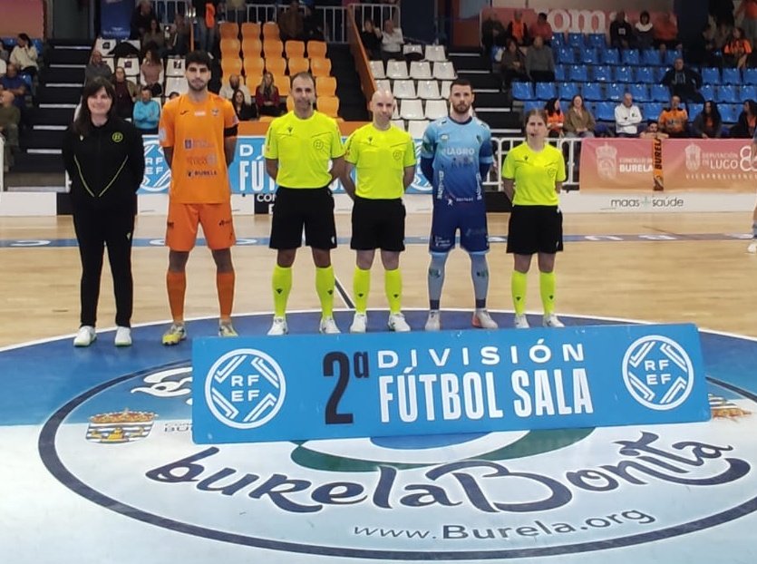 CoGAFS's tweet photo. 🏆 2ª División

👥 Ander Garrido / Eduardo Sierra
👥 Iria de Luis / María López

@burelafs 🆚 @CDElEjidoFutsal

📸 @burelafs

#futsal #aretofutbola #futsalreferee #referee #arbitro #arbitra #ctafs #rfef #burela #quenotelocuenten #cogafs https://t.co/XZJYHegRmj
