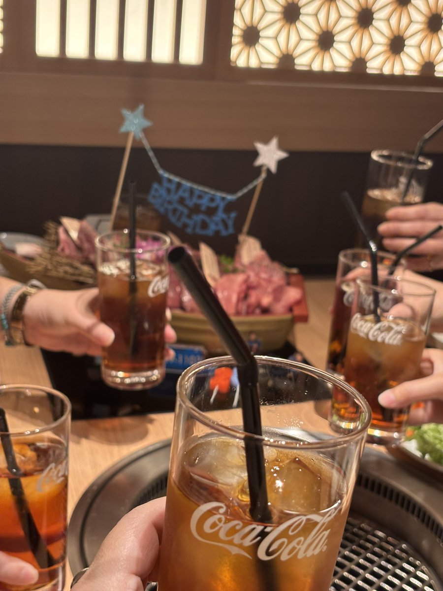 masayoDISH's tweet photo. みんなでお祝いしてきたよ㊗️🎂

28歳おめでとう❣️
これからもやりたいようにやれば太陽️☀️.° https://t.co/8YT3LFFYIj