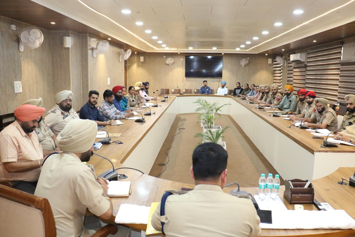 BarnalaPolice's tweet image. A meeting was convened by SSP Barnala with the Social Media Cell, Cyber Team, and Technical Cell. 

Key instructions were communicated to enhance their overall efficiency and performance.
#CyberSecurity #PerformanceBoost #Efficiency