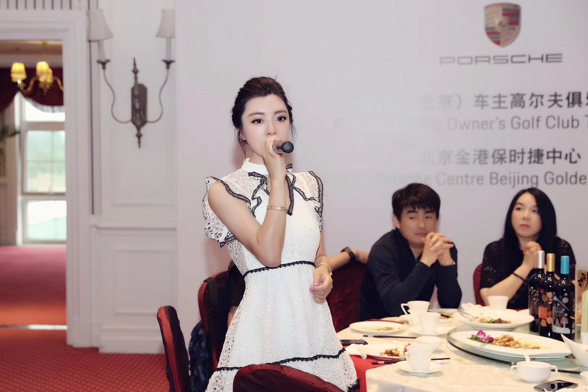 AnnieWang182547's tweet image. if you survive long enough in web3, you realize “DYOR” means “learn to read contracts and vibes.”#CryptoAsia #Web3CN