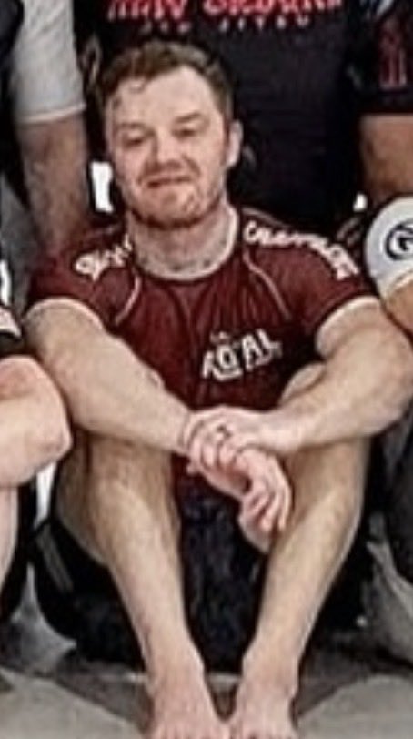 AMERlCANREQUlEM's tweet photo. I wonder why he’s taken jujitsu lessons… either just a normal activity he likes doing or preparing for a role hmm https://t.co/lmFez6Owhg