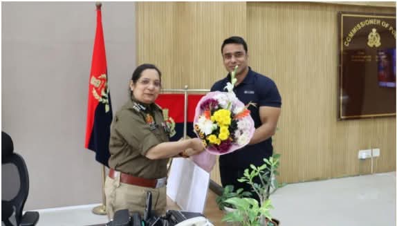 mukulreporter's tweet photo. #CP_Noida द्वारा Fitness Enthusiast एथलीट रोहताश चौधरी से मुलाकात कर आगामी 09 नवंबर को जवाहरलाल नेहरु स्टेडियम मे उनके द्वारा Guinness World Record के लिये किये जाने वाले 820 Push-Ups with 60 lbs Weight Bag के प्रयास के लिये उन्हे शुभकामनायें दी गई।
#FitnessMotivation
#FitIndia https://t.co/EVsh86m3Y3