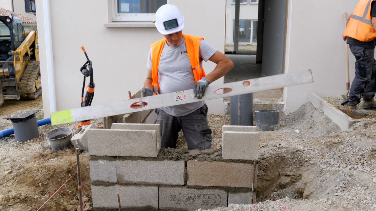 💰 #Aude : <a href="/HabitatAudois/">Habitat Audois</a> investit 2M€ dans le Domaine Castel Roch à #Castelnaudary, un projet innovant de location-accession pour 10 familles, porté en partenariat avec Action Logement et <a href="/urbatimmobilier/">URBAT Promotion</a>. 🔗 bit.ly/4oKBOQS #LogementSocial