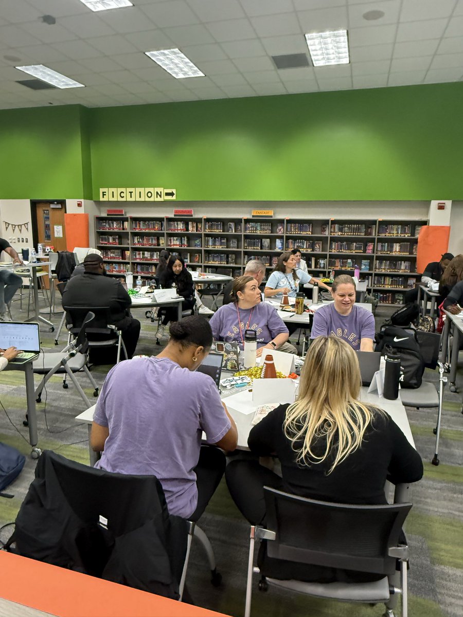 Love learning with our AVID Team! They are focused on growth and how to help students better understand how they learn and the way their brain works! I love most they laugh together through their learning! ❤️💙💚💜#risddreambig