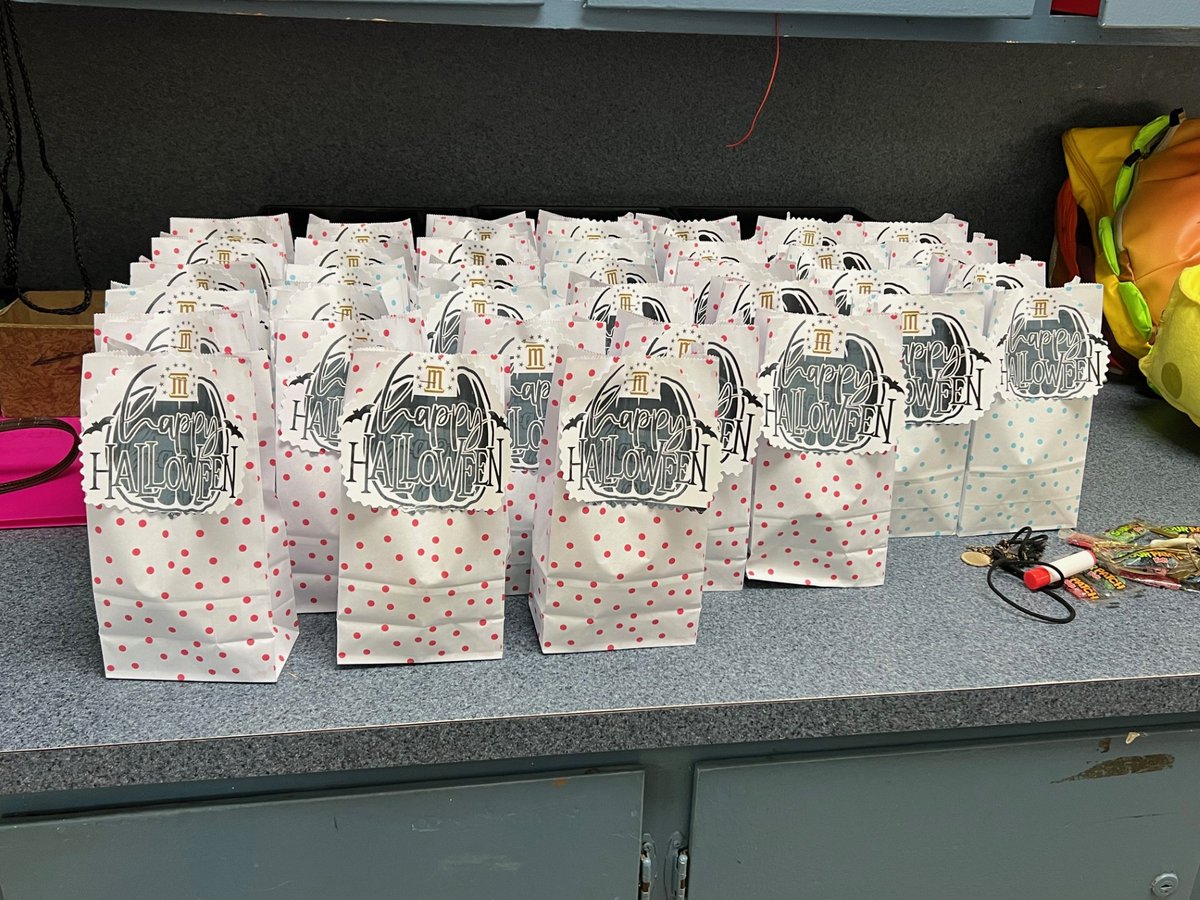 montgcitypandr's tweet image. We know that spooky season is over, but we just had to share these super adorable pictures of the Highland Gardens After School kids doing Halloween arts &amp;amp; crafts! They look so happy and like they&apos;re having a lot of fun.

#ourmgm #spookyseasonliveson #funinmgm