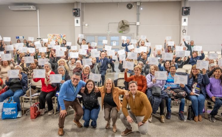 El Programa Promotores del Buen Vivir capacitó a referentes de centros de jubilados, un espacio impulsado por el <a href="/MinDHumanoCba/">Ministerio de Desarrollo Humano</a> y la <a href="/upc_cordoba/">Universidad Provincial de Córdoba</a> 🗣️

🙌  Participaron más de 120 personas mayores que forman parte de una red provincial de 240 instituciones.🙋‍♂️

👉 El programa busca