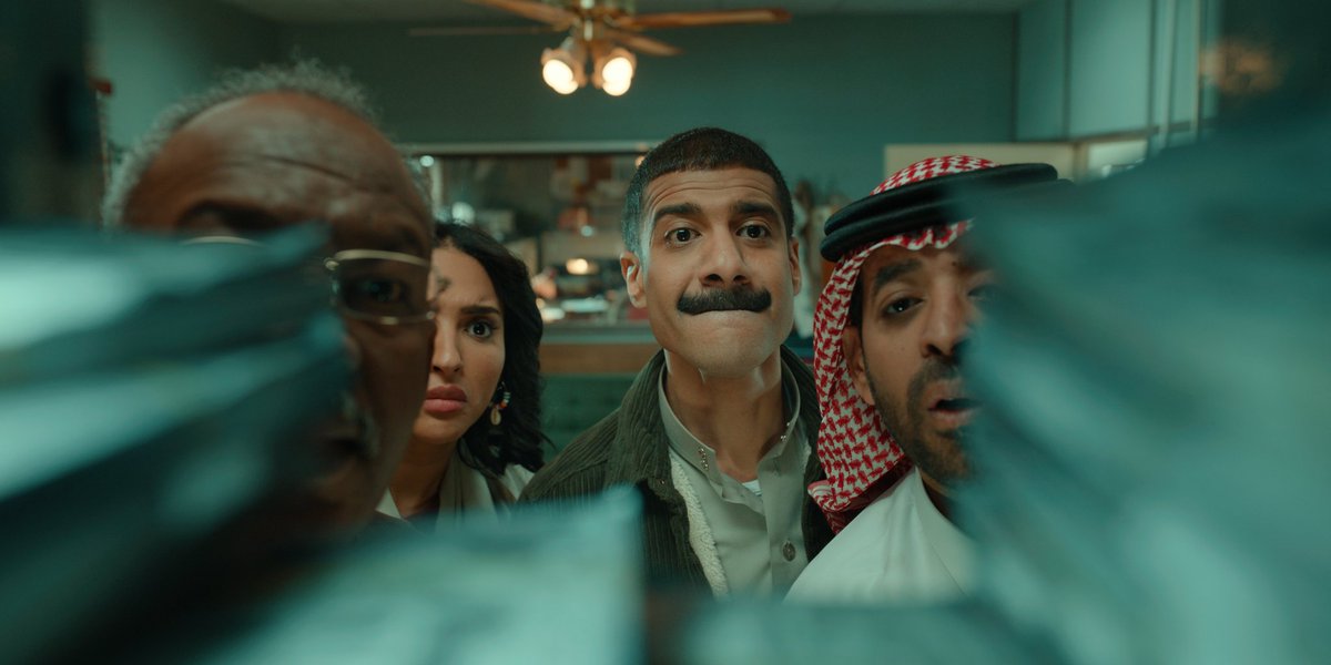 Fasllah_sa's tweet photo. صور من فيلم «رهين» أحدث إنتاجات «تلفاز 11»، الذي يُعرض حصريًا على «نتفليكس» في 11 ديسمبر 2025، من إخراج أمين الأخنش وتأليف أحمد عامر وعبدالعزيز العيسى، وإنتاج عبدالله عرابي.
الفيلم من بطولة محمد الدوخي، ويزيد المجيول، وعبدالعزيز السكيرين، مع ظهور خاص لسعيد العويران في أولى تجاربه التمثيلية، بجانب عبدالله الدريس، وخالد حويجان، وأبرار فيصل، وعلي بن مفرح.
#رهين