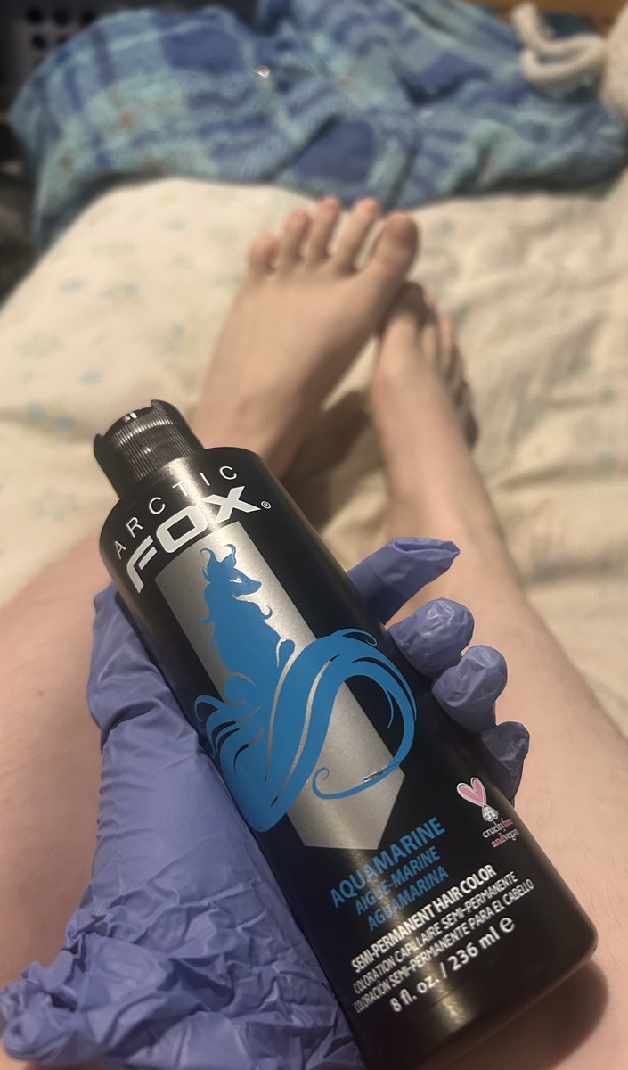 Etherealgoddesk's tweet image. Dying my hair today 🤭

And if your eyes went to my feet first you now owe the toe tax. Crazy how fast you caved silly little simp. 🦶🏻👀