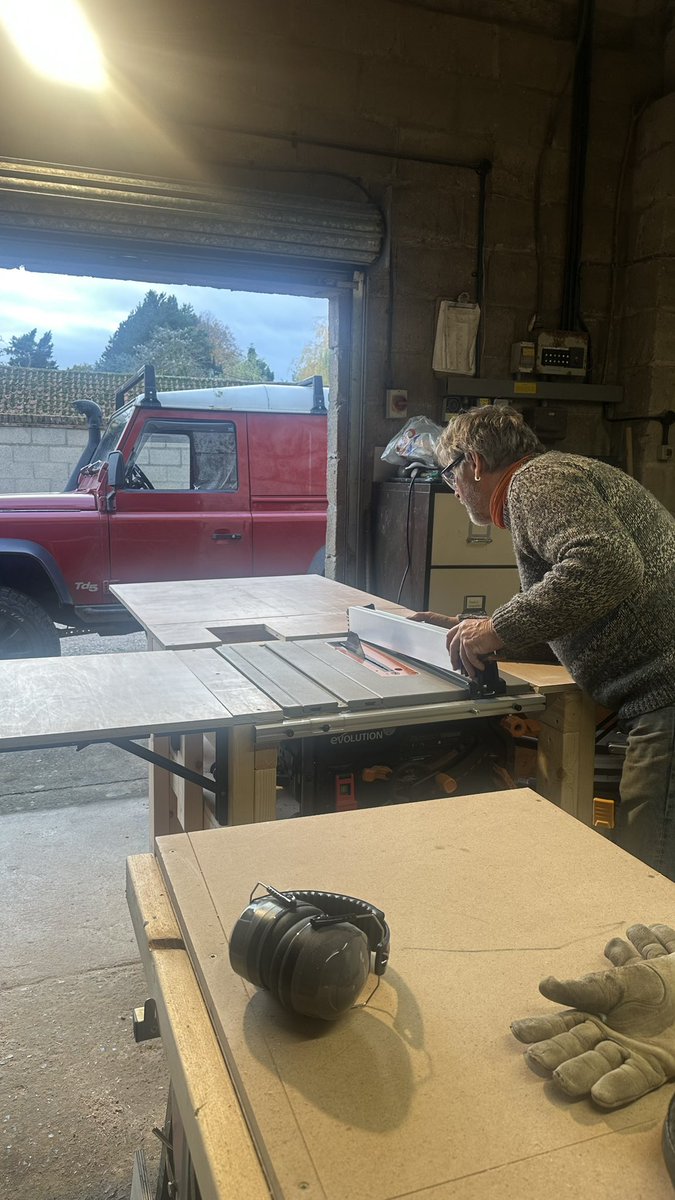 Bfbirdsofprey's tweet image. Making Kestrel boxes today. There’s a real lack of nesting sites for cavity-nesting birds of prey and it’s proven that nest boxes bring huge benefits.