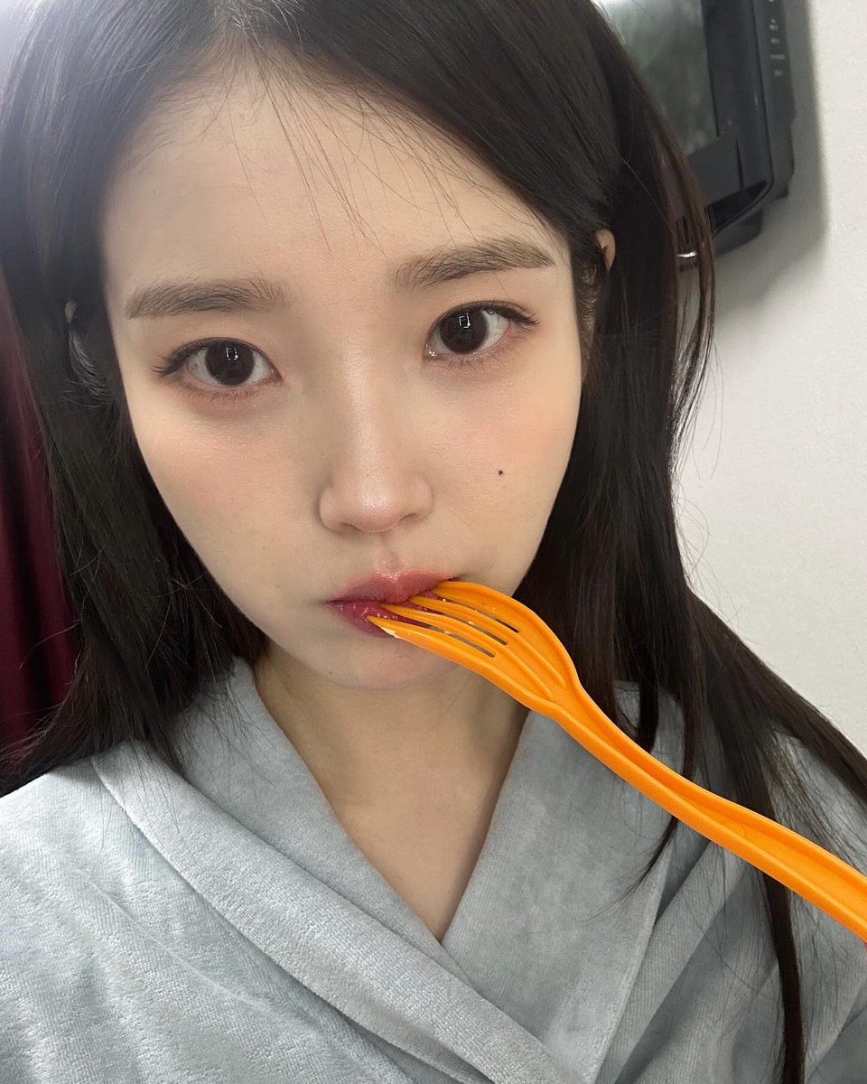 Day 6 (2nd VOTE)

I vote for #iu on #2025MAMAVOTE 

RT is also counted as a vote.
리트윗도 투표로 인정됩니다.