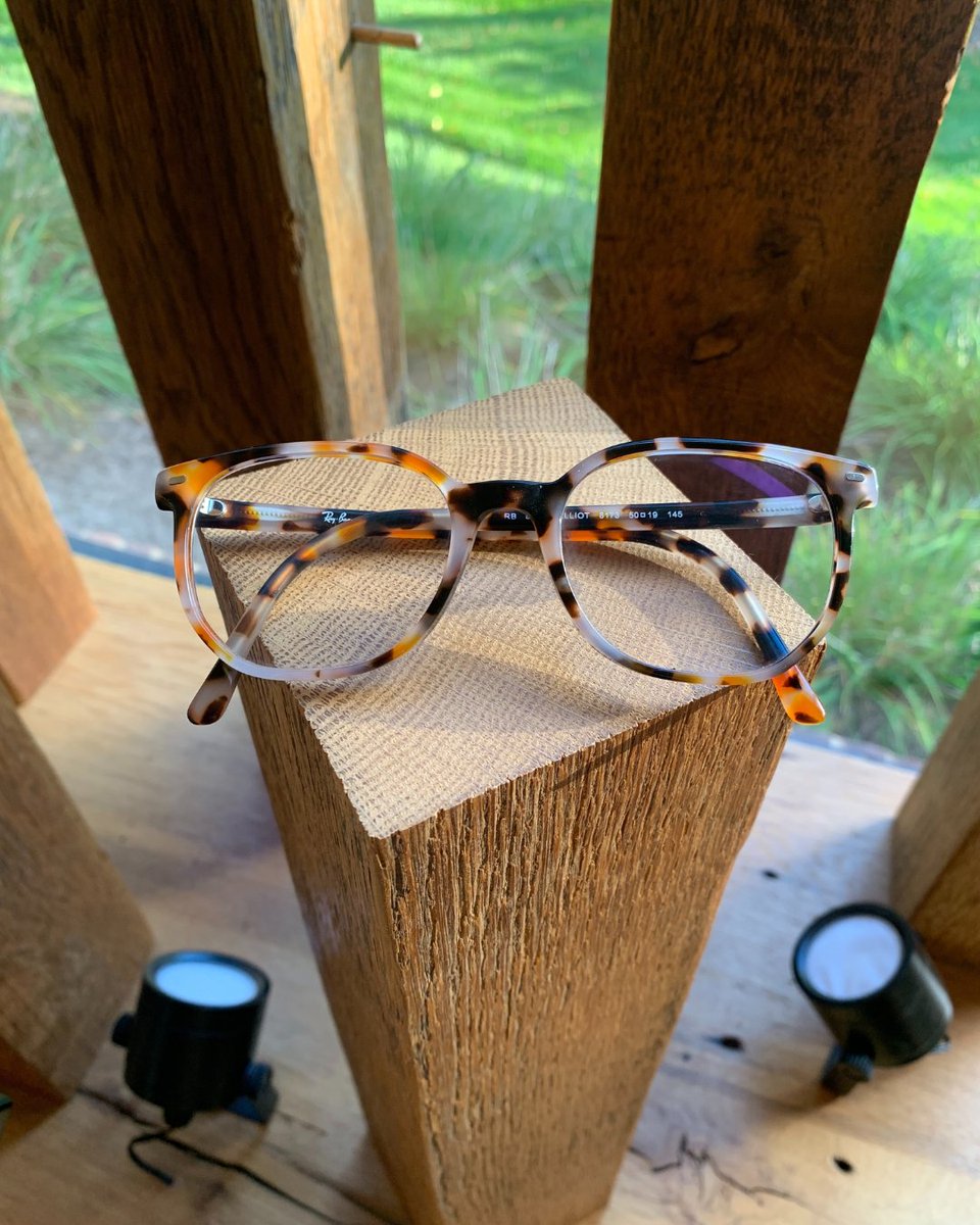 ✨Say hello to Kierra, our fabulous doctor's assistant and style icon! ✨

She's rocking these stunning Ray-Ban Elliot frames that perfectly epitomize everything we love about classic eyewear.

Swing by Invision to try on these frames and more—your perfect pair is waiting! 🕶️💖