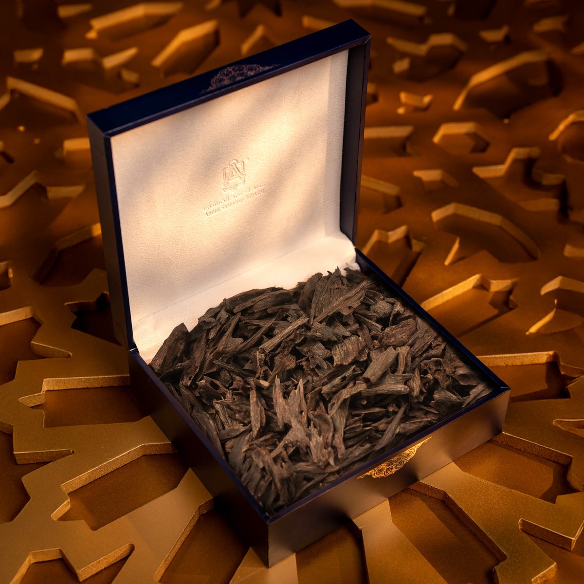 سحرٌ يضيء كل حفل​.

عود بخور ملكي, روح المناسبات البهيّة.

#AbdulSamadAlQurashi #ASQ #ASQ_Fragrances #MalakiIncenseStick #Malaki
#ملكي​ #عبدالصمد_القرشي