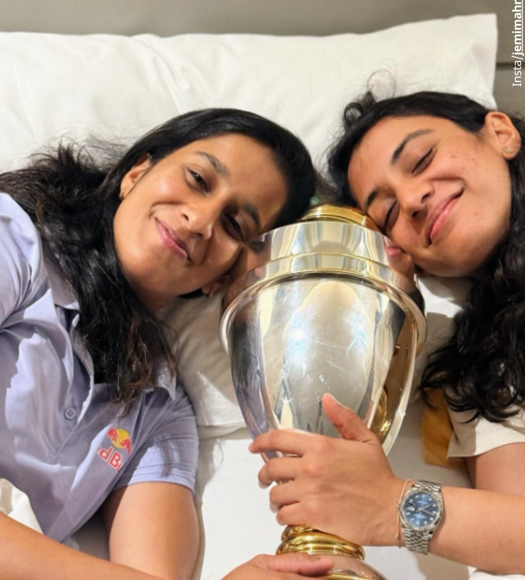 जय हो भारतीय महिला क्रिकेट टीम की! 🏆🇮🇳
तुमने सिर्फ मैच नहीं, दिल भी जीत लिए। 💙 

कभी कहा गया था, क्रिकेट तुम्हारे बस की बात नहीं।
यह ट्रॉफी उनके लिए नहीं जो जीत की तस्वीर देख रहे हैं,
बल्कि उनके लिए है जो हर रोज़ ‘लड़की होकर भी’ अपने सपनों से लड़ रही हैं।

जय हो हमारी टीम की।