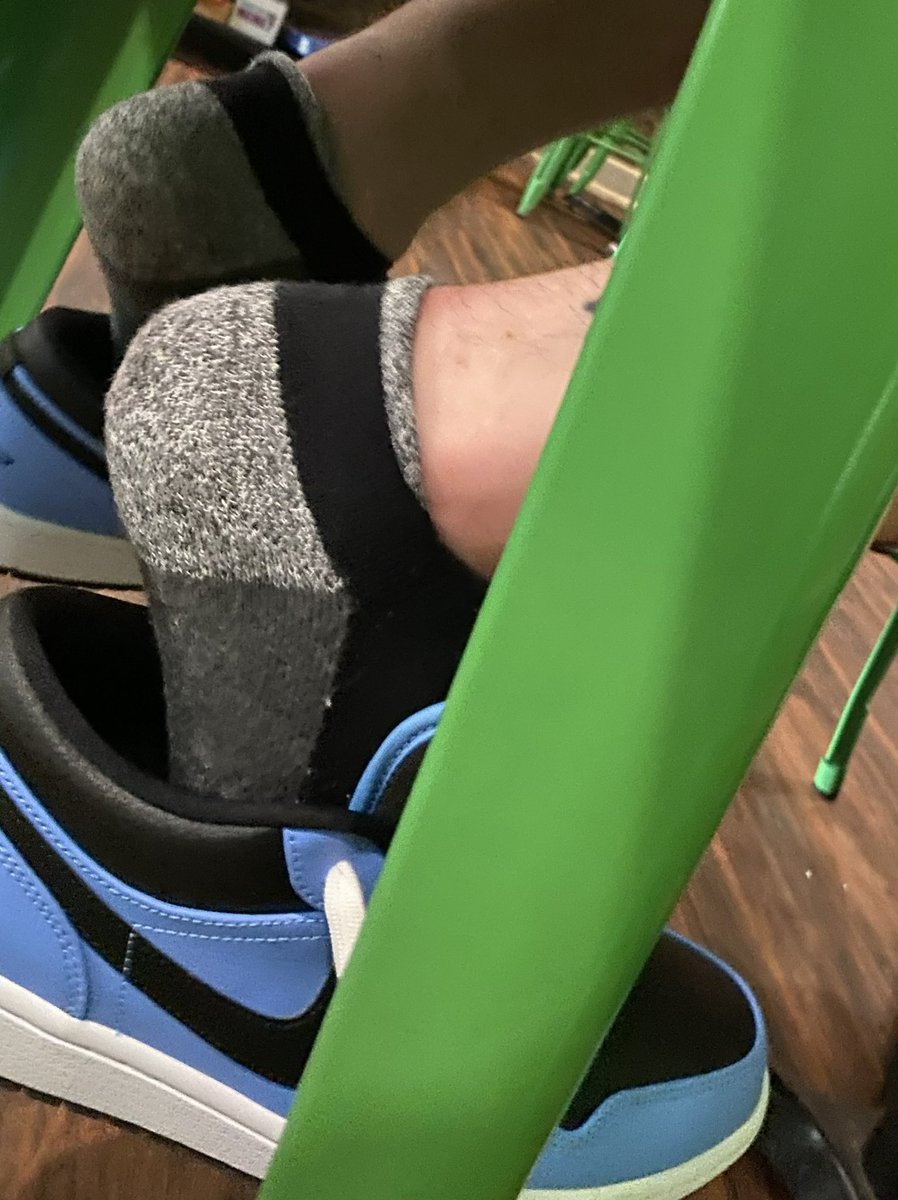 socksnkicks's tweet photo. you catch me slipping out of my jordans, wyd? https://t.co/IiuNk5jlb4