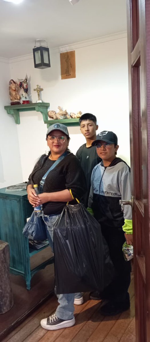 ✨ #EspaciosCulturales | Así la ciudadanía disfruta el feriado recorriendo la exposición “La Ronda: vida y cotidianidad”.🏘️💫

📅 Hoy te esperamos de 10h00 a 15h00 ⏰
ℹ️ Importante: el martes permaneceremos cerrados.

#QuitoRenace 🌸