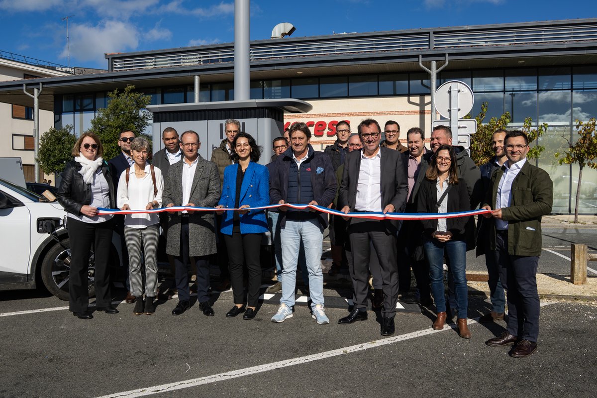 stations-e tweet media