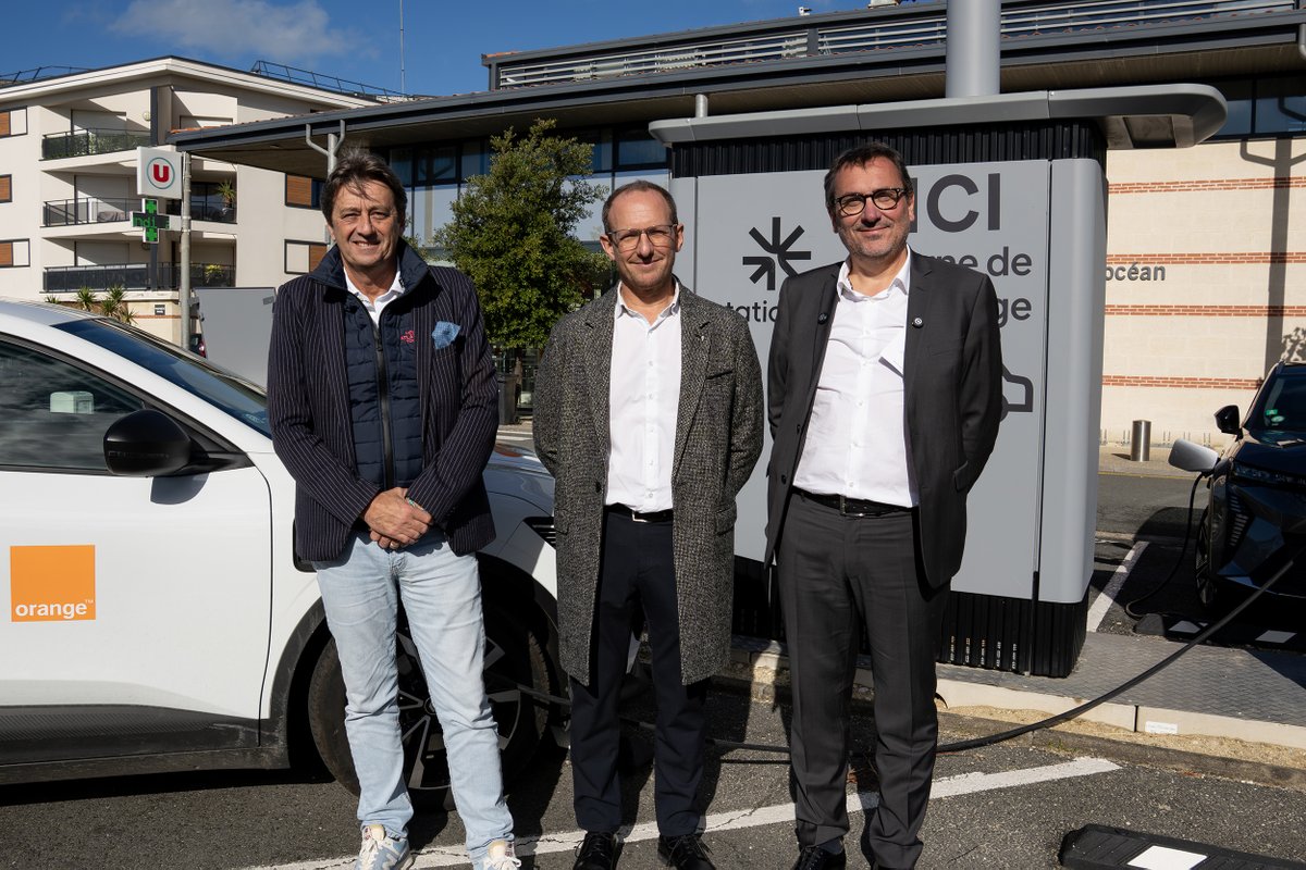 stations-e tweet media