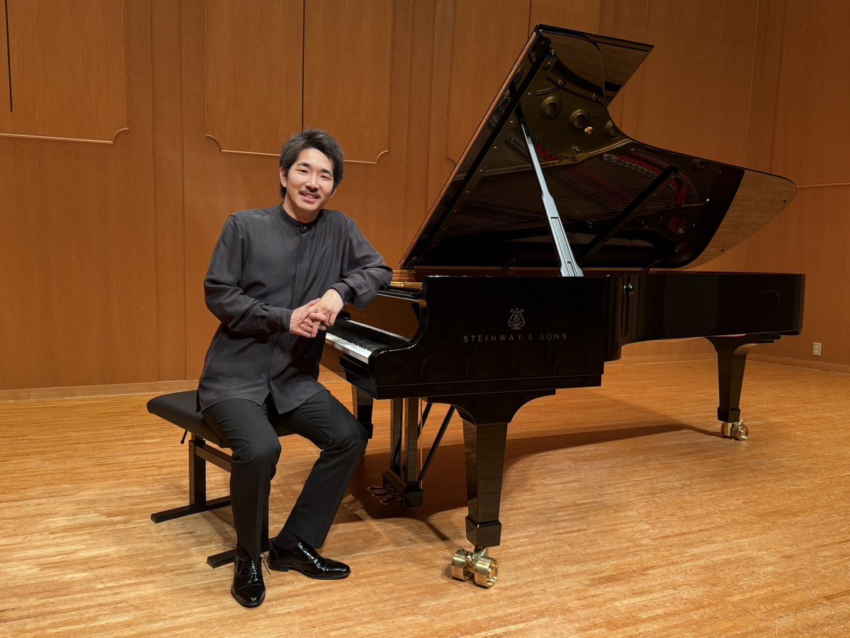 2024年度青山音楽賞青山賞受賞記念演奏会「 #久末航 ピアノ・リサイタル」がたくさんのお客様の拍手の中、終演しました。
エリザベート王妃国際音楽コンクール以来初めての日本でのソロリサイタルを大盛会に収めました。
次回は、12/2サントリーホールでの凱旋リサイタルです。どうぞご期待ください。