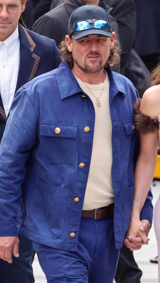 Crazy how he’s pushing 50 and still looks 20 😭 

some people just don’t age.