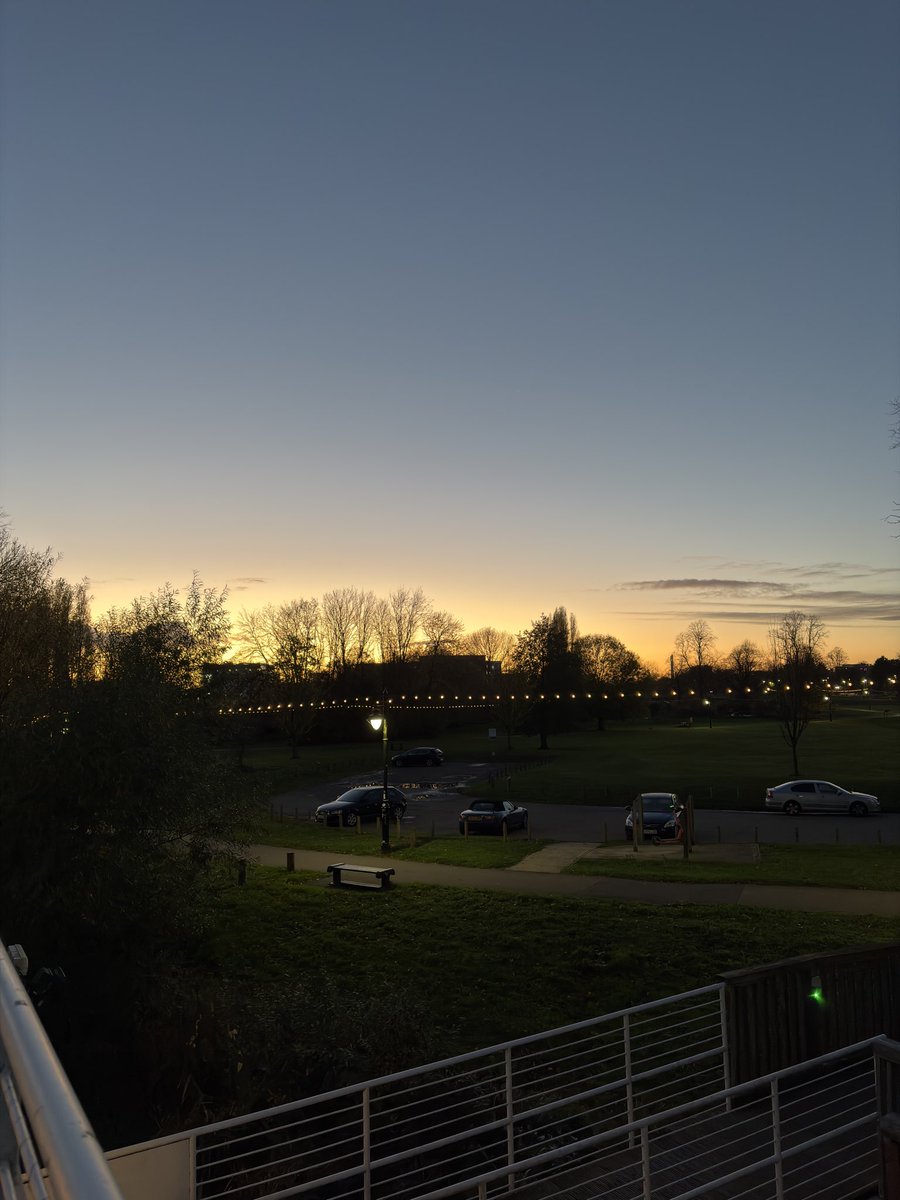 Big thanks to everyone who came by at the weekend, it was a lovely, unusually warm weekend on the boat. 

Back Saturday from 11am, see you then!