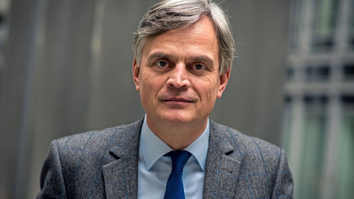 Brandanschlag auf Autos von Bernd Baumann to.welt.de/cqt3s3w