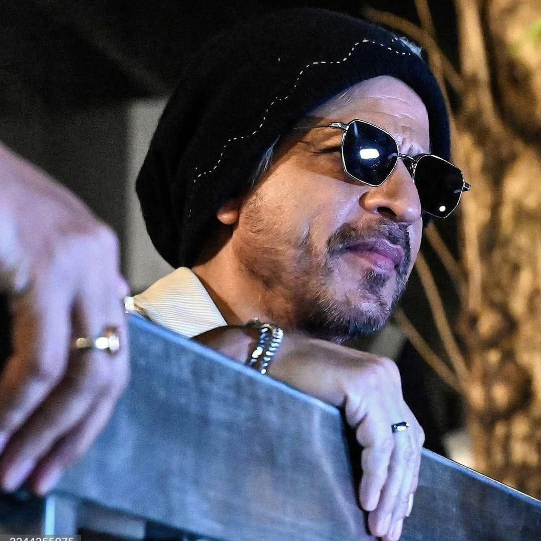 SRKUniverse's tweet image. Darr nahi… Dehshat hoon - The one and only King 👑✨

@iamsrk 

#KING #SRKDay #SRKDay2025 #ShahRukhKhan #SRK #KingKhan #GlobalStar #SRKUniverse