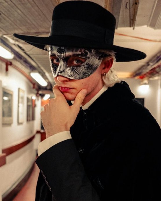 Man I was supposed to be over blondes now😔