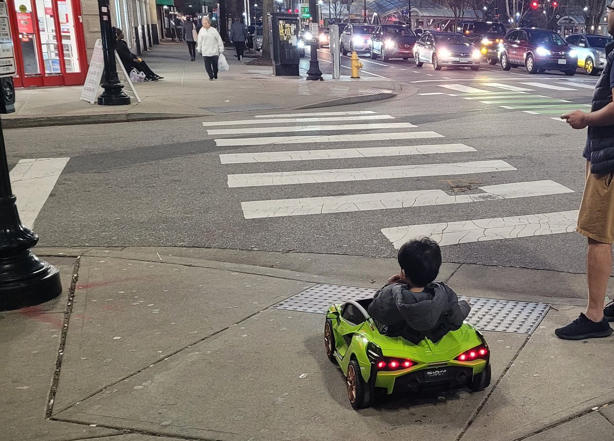 Arlington's Transportation Future is headed your way. Help the County craft its master plan for the next 20 years. Open house this Wednesday, 4-7 pm at the Bozman Center. Feed the feedback form right now. arlingtonva.us/Government/Pro…