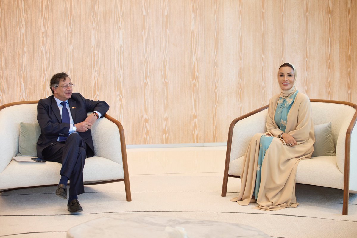 اجتمعتُ اليوم بفخامة الرئيس غوستافو بيترو، رئيس جمهورية كولومبيا، وناقشنا خلال الاجتماع مشاريع مؤسسة التعليم فوق الجميع في كولومبيا وتهدف هذه المشاريع للحد من عدد الأطفال غير الملتحقين في المدارس، بالإضافة إلى التعاون القائم مع مؤسسة قطر في مجالات الابتكار والبحث العلمي