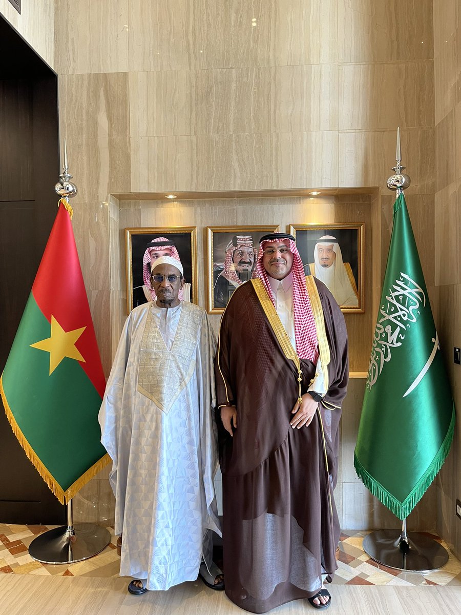KSAembassyBF's tweet image. S.E. Amb. Fahad A. ALDOSARI @FahadAALDOSARI a reçu, en audience, S.E.Dr Aboubacar DOUCOURE, Conseiller aux affaires islamiques auprès de la Présidence du #Faso et membre du Conseil Supérieur de la Ligue Islamique Mondiale @MWLOrg, avec qui il a discuté des moyens de renforcer les