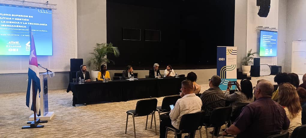 CITMATELOficial's tweet image. 🚀 ¡Arrancamos! #Citmatel participa en la inauguración del Diplomado Superior en Política y Gestión de la CTI en Iberoamérica. Auspiciado por @CitmaCuba y @EspacioOEI 
👏 Más de 70 actores del sistema de #CienciaCubana unidos para potenciar la #Innovación.
 #CTI #Formación