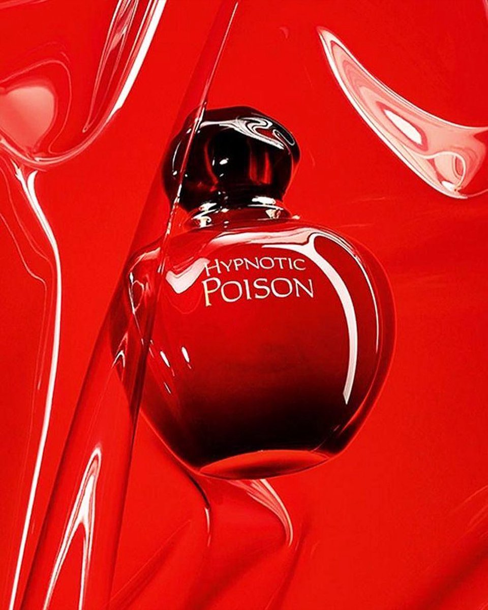 عطر دافئ يهمس بالأنوثة من أول رشة 👑
تفتح رائحته بحلاوة ناعمة من الفانيليا،
تتداخل معها لمسة لوز أنيقة وجوز هند فخم 

ريحته ناعمة، مغرية، وثابتة بطريقة تلفت بدون ما تحاول 
للي حضورها يكفي عن ألف كلمة.

❤️ | كودك: Moa 🛒