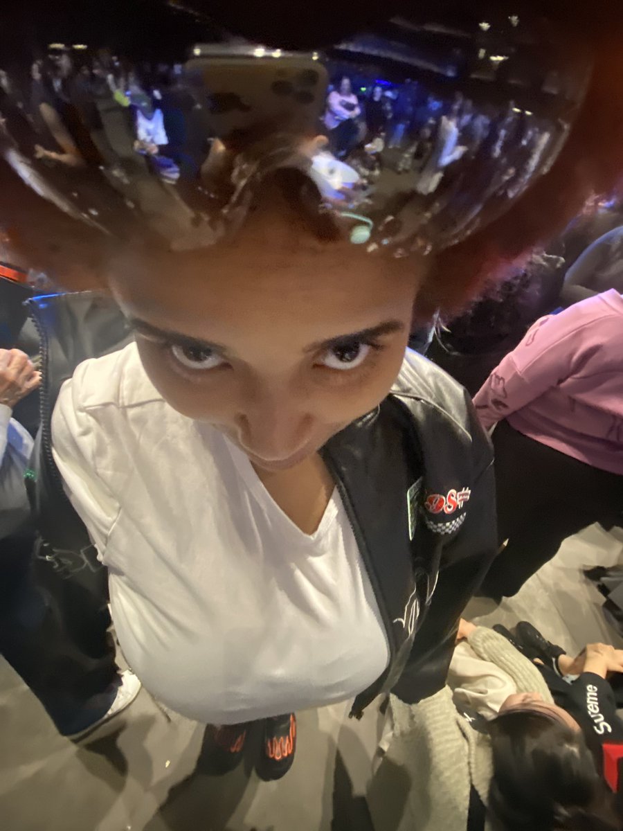 prince(ss) is trying to see way too many people tweet media