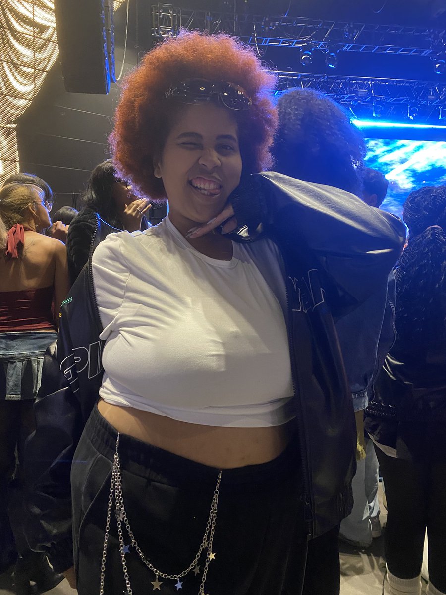 prince(ss) is trying to see way too many people tweet media