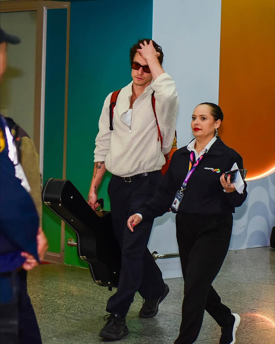 shawndailyybr's tweet image. 📸| Mais fotos do Shawn desembarcando hoje(03), no aeroporto do Galeão no Rio de Janeiro.

Bem vindo Shawn!

@shawnmendes @shawnaccess 

#shawn #mendes #mendesarmy #EarthshotPrize