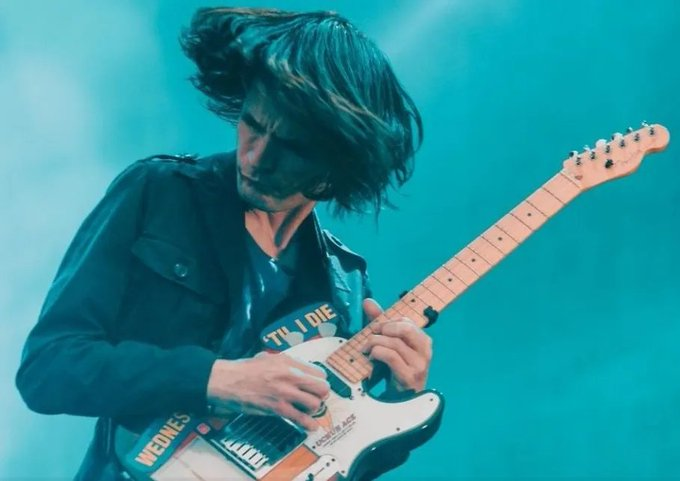 ProfesorJonk's tweet image. "Estaría encantado de no hablar de nada".
Jonny Greenwood.
🎂
Pocos nos llegan al punto G musical como el multinstrumentalista y compositor inglés.
#JonnyGreenwood #musica #guitarra #Radiohead
youtube.com/watch?v=Ti6qhk…