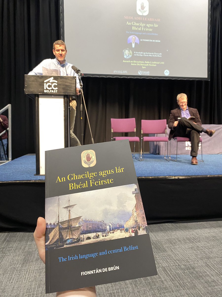 CnaG's tweet image. Bhí an-áthas ar Uachtarán Chonradh na Gaeilge, Ciarán Mac Giolla Bhéin, Leabhar nua leis an Ollamh Fionntán de Brún a sheoladh ag an Oireachtas Dé hAoine.

Tá &quot;An Ghaeilge &amp;amp; Lár Bhéal Feirste&quot; ar fáil i siopa Ollscoil Mhá Nuad anois &amp;amp; ar díol i siopaí leabhar gan mhoill. 📖